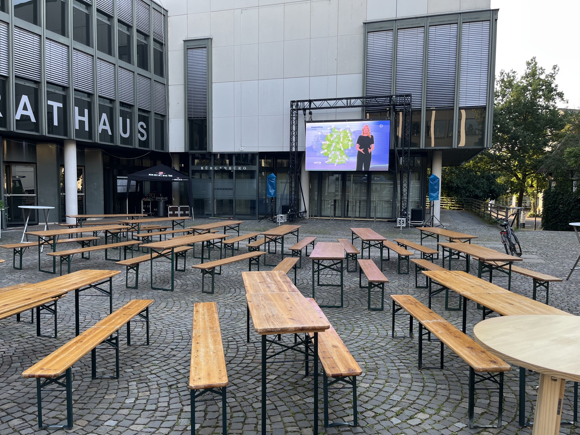 Public Viewing WM 2026 &mdash; Elfenbeink&uuml;ste Spieltag Foto 6