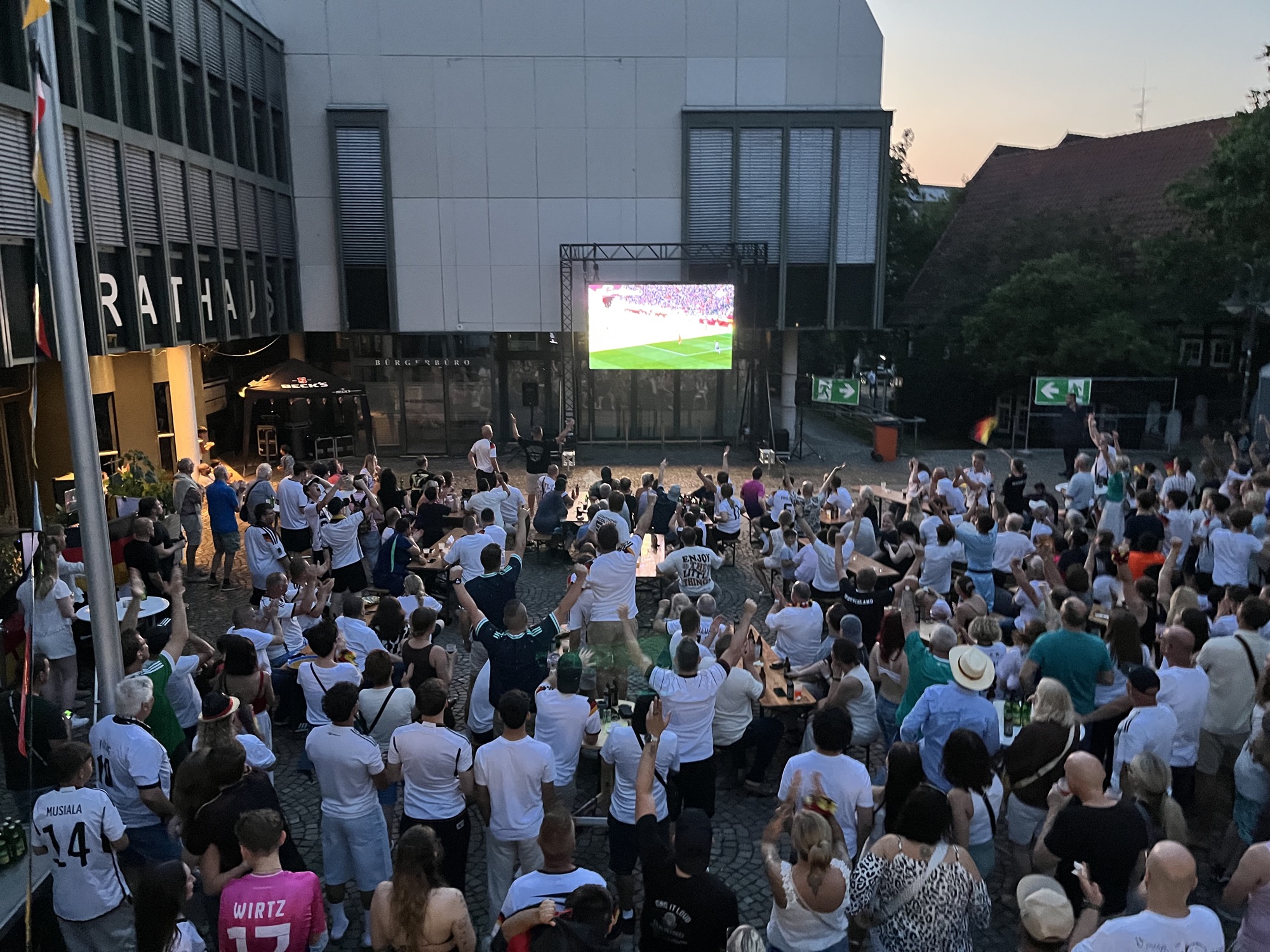 Public Viewing WM 2026 &mdash; Rathausplatz B&uuml;nde