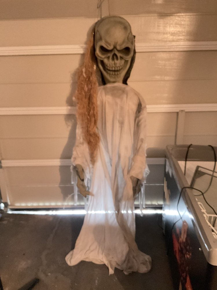 Geist in wei&szlig; &mdash; Halloween-Dekofigur zur Miete